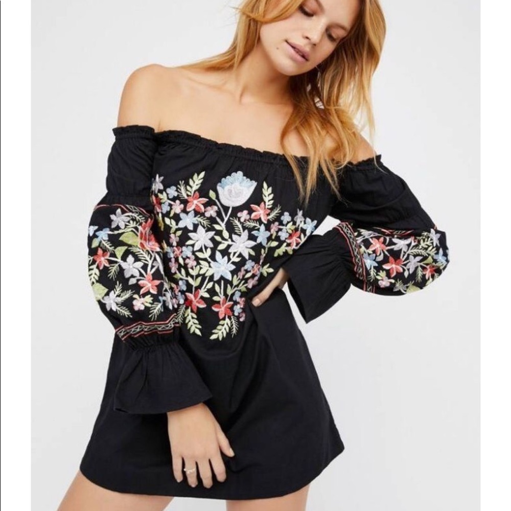 Free People •  NWT Embroidered mini dress black SM